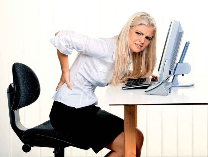 devojka ima bolove u leđima